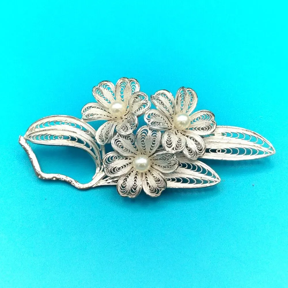 Silver Floral Pinback Brooch Pin Intricate Fillagree Flowers Leaf Vintage